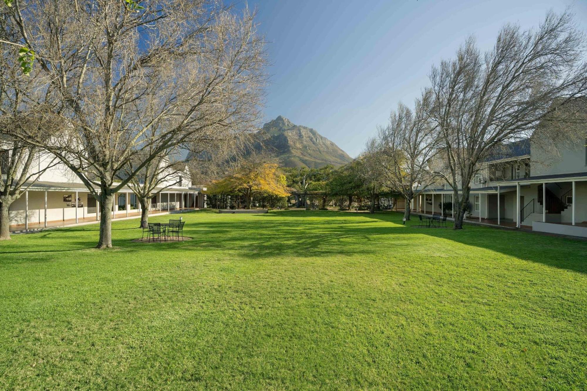 Protea Hotel By Marriott Cape Town Mowbray Exterior foto